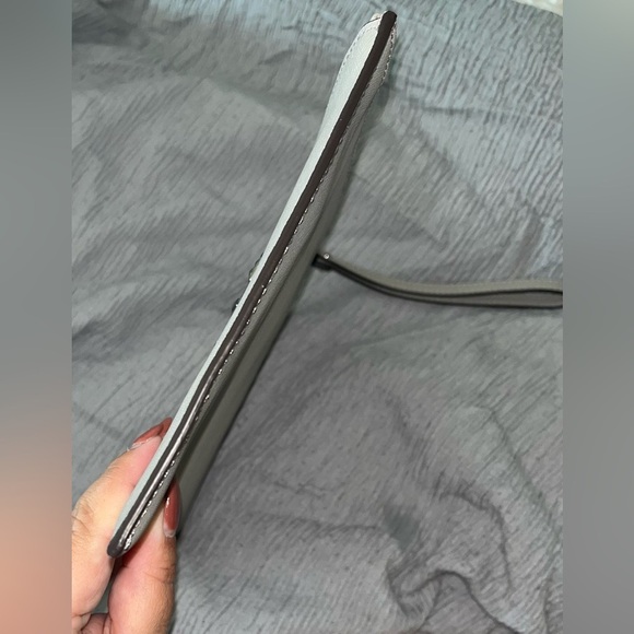 Michael Kors Giftables XL Zip Clutch Bag Saffiano Leather “Gray” Heart Studs - Picture 9 of 11